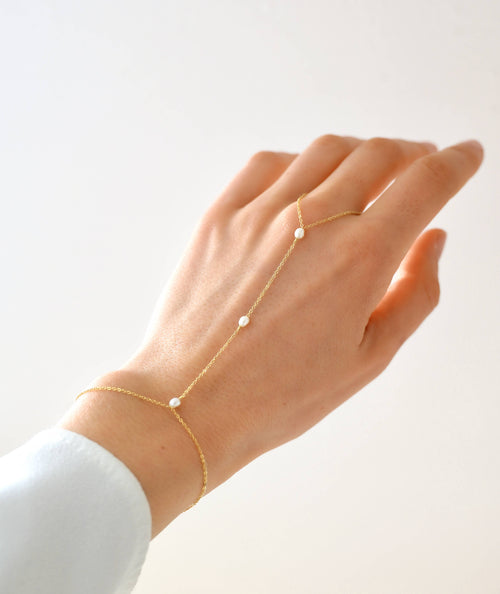 Freshwater pearl hand chain